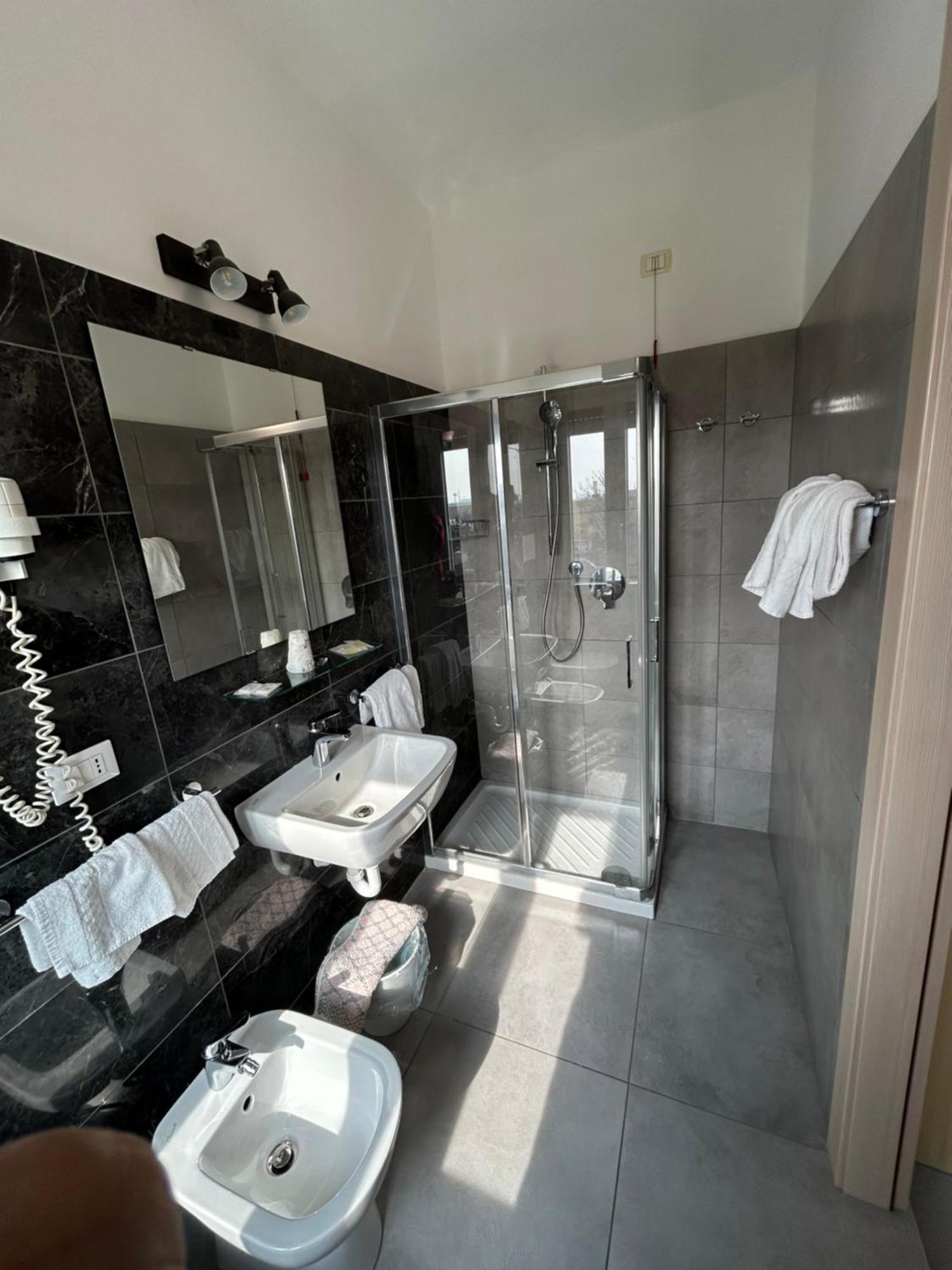 Hotel Marchina เบรเชีย ภายนอก รูปภาพ