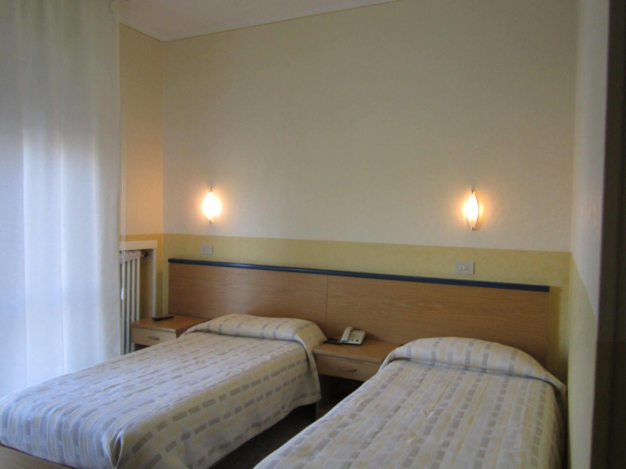 Hotel Marchina เบรเชีย ภายนอก รูปภาพ